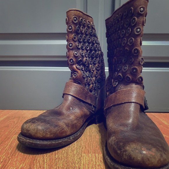 Frye Distressed Jenna Boot - Picture 1 of 5